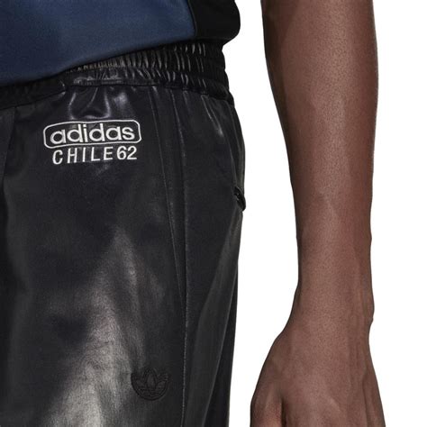 adidas chile 62 sweathose herren|ADIDAS ORIGINALS Blue Version Chile 62 Mens Shorts in Black .